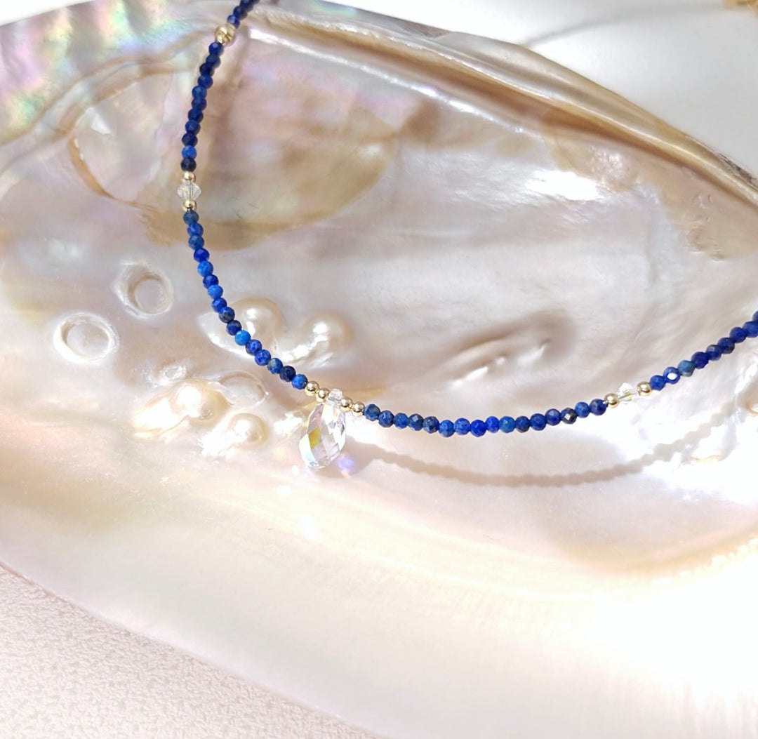 Collana di lapislazzuli e opale