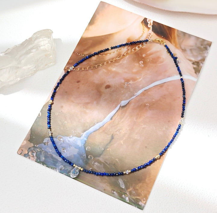 Collana di lapislazzuli e opale