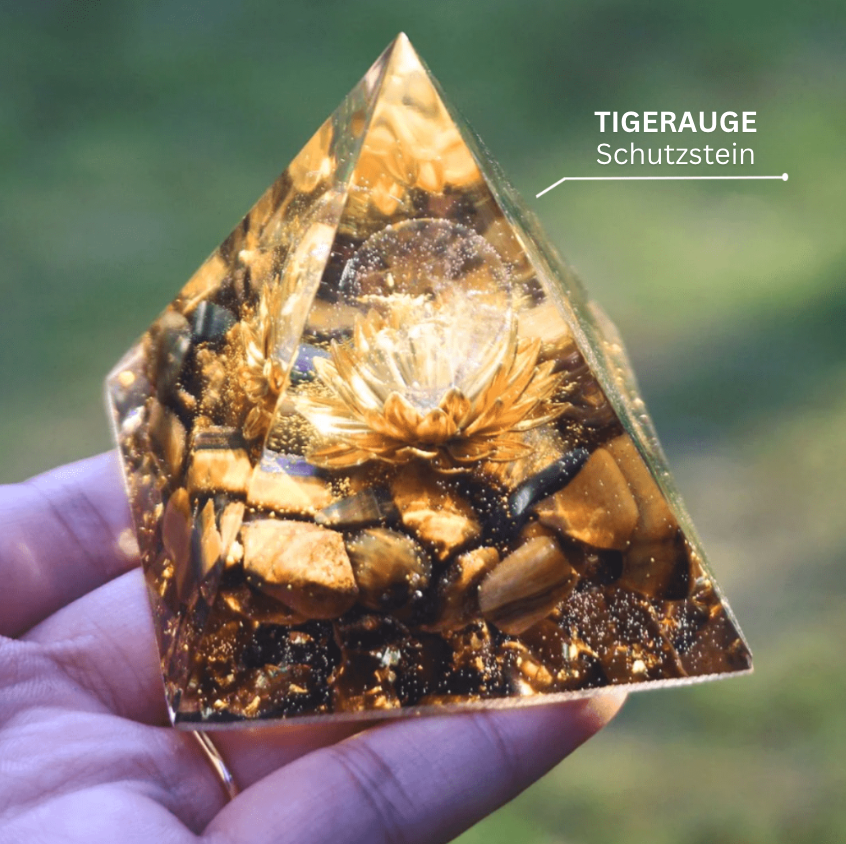 Piramide di orgonite con occhio di tigre di loto