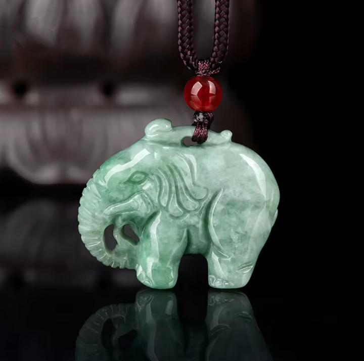 Collana con elefantino di giada.