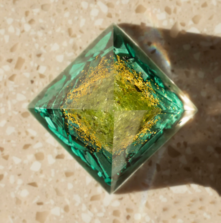 Albero della vita in malachite - Piramide di orgonite