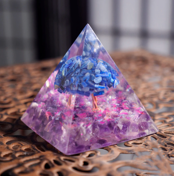 Piramide di Orgonite con Albero della Vita in Cianite