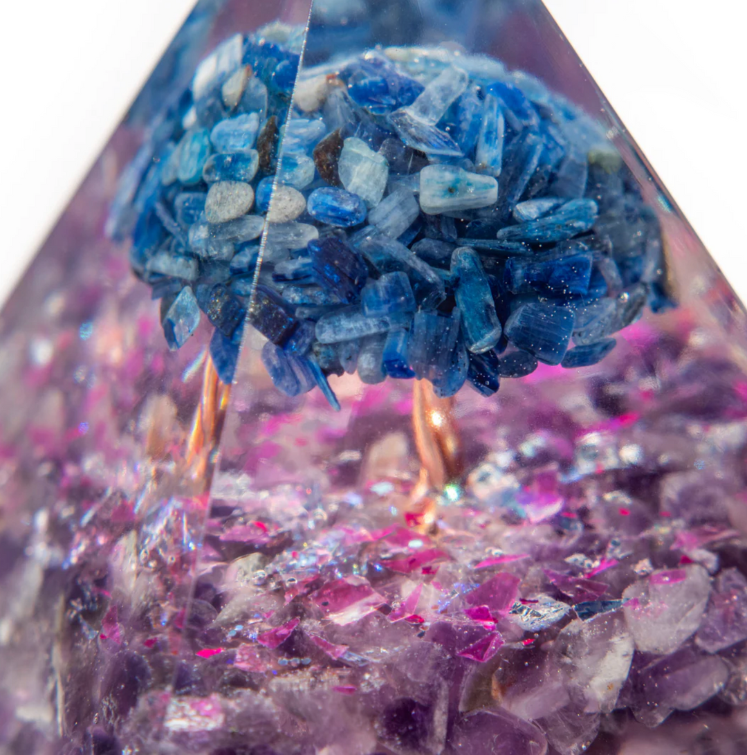 Piramide di Orgonite con Albero della Vita in Cianite