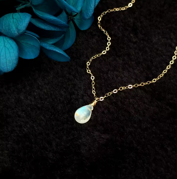 Collana con pietra di luna Aurora