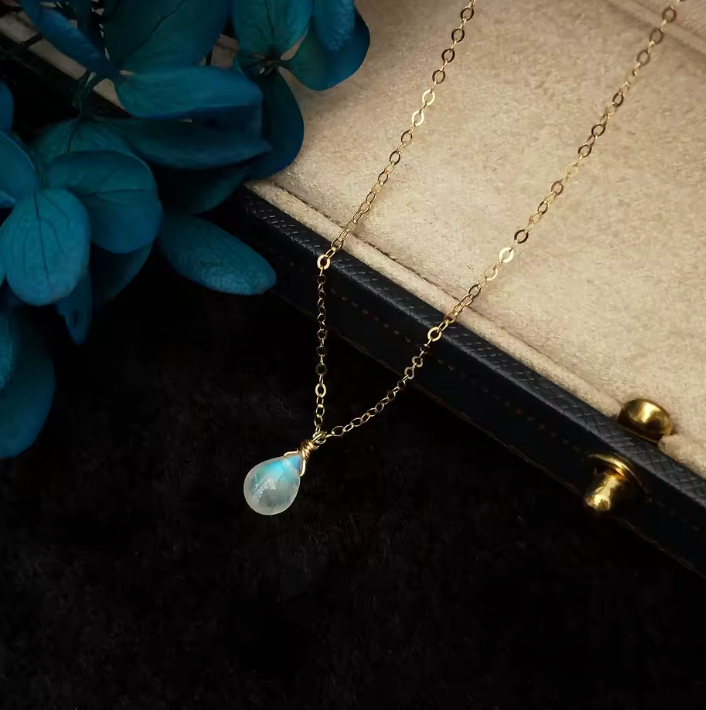 Collana con pietra di luna Aurora