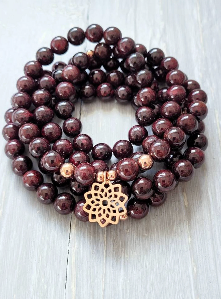 Collana Mala con fiori di granato