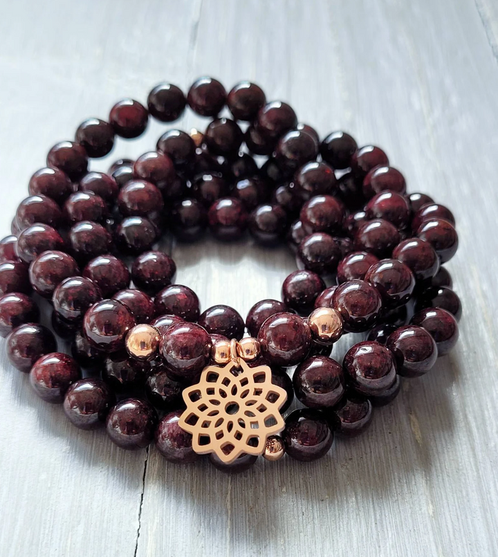 Collana Mala con fiori di granato