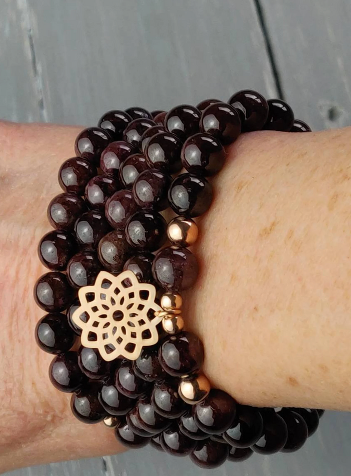 Collana Mala con fiori di granato