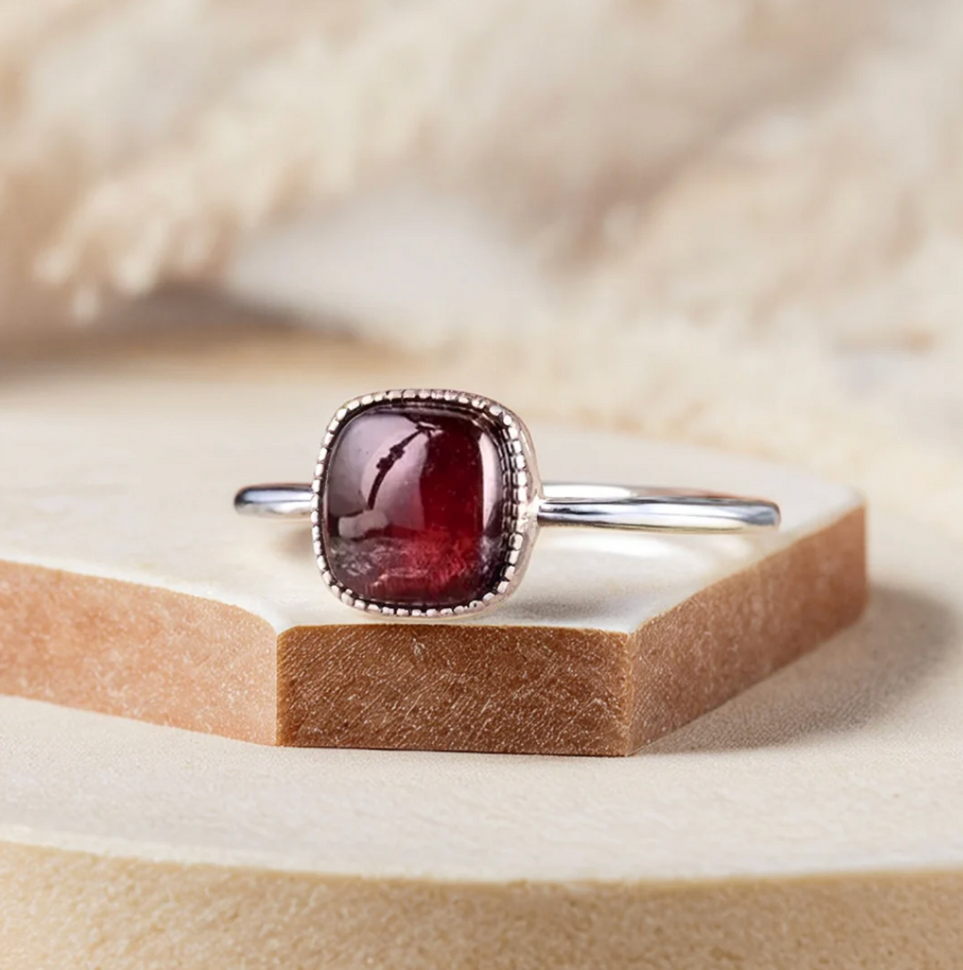 Granat Ring - LAMIVA