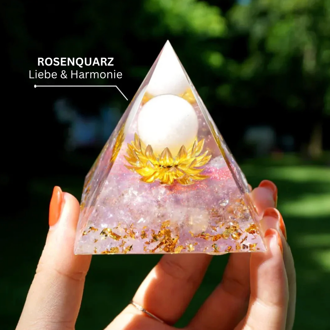 Piramide di orgonite con quarzo rosa
