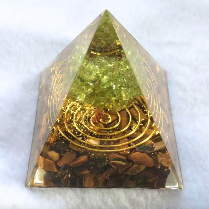 Peridot & Tigerauge - Orgonit Pyramide