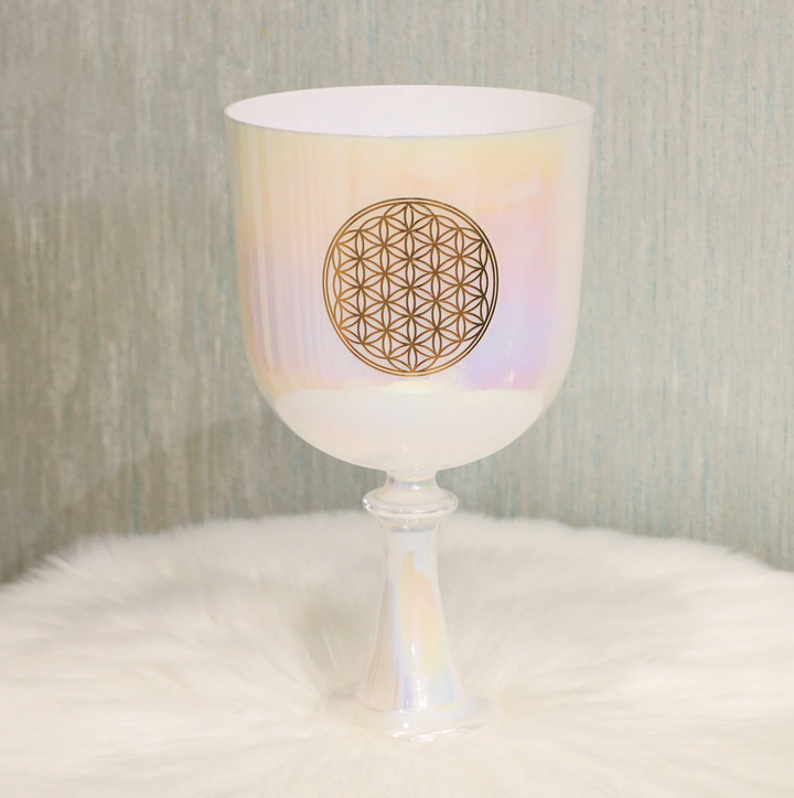 Kristallklangschale mit Stiel aus Quarz „Blume des Lebens“