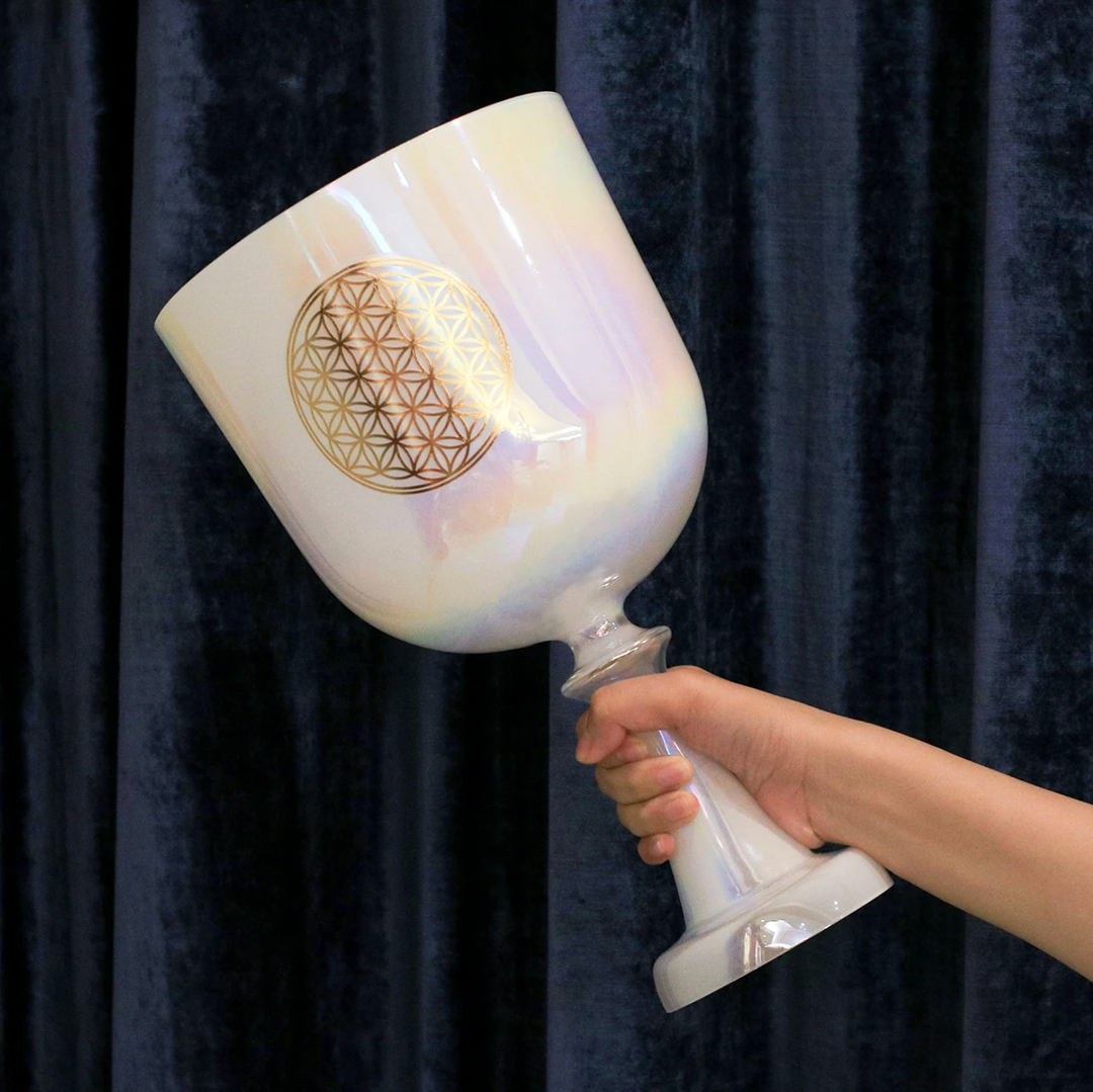 Kristallklangschale mit Stiel aus Quarz „Blume des Lebens“