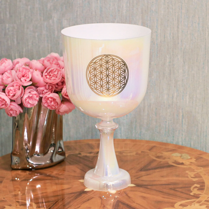 Kristallklangschale mit Stiel aus Quarz „Blume des Lebens“