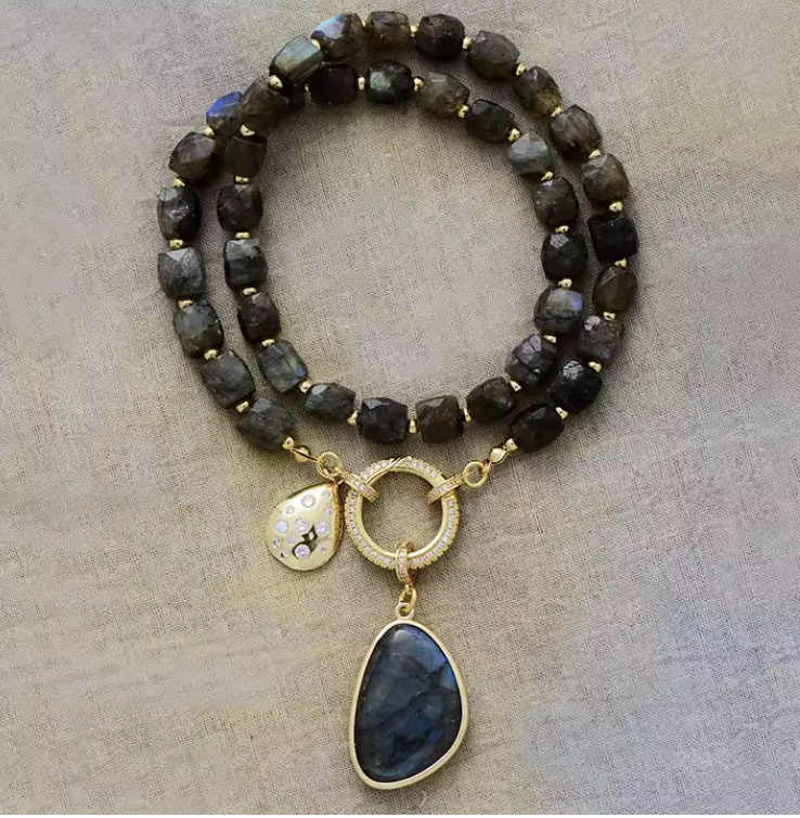 Celest Pearl – Edelstein Halskette