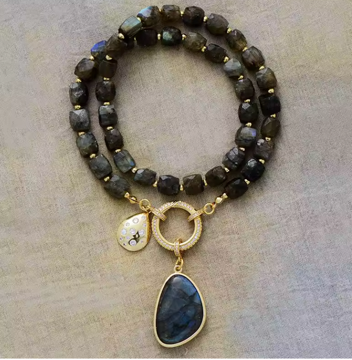 Celest Pearl – Edelstein Halskette