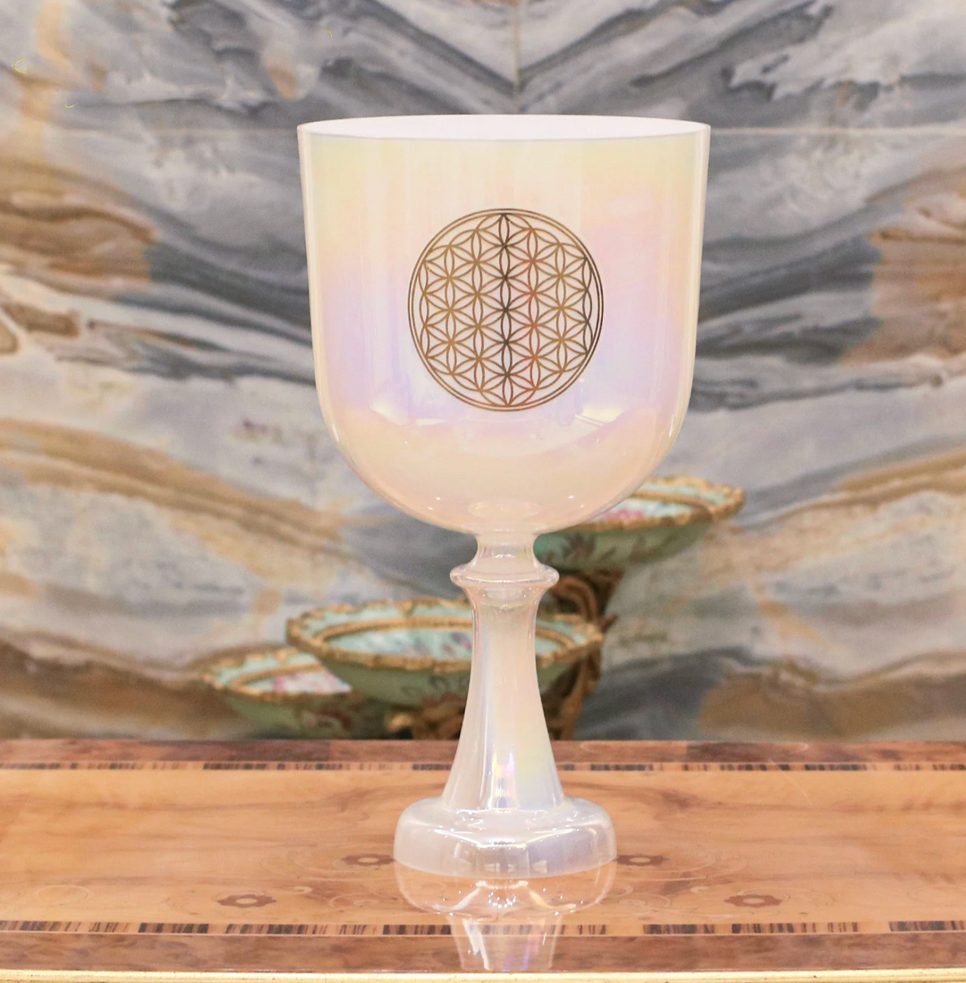 Kristallklangschale mit Stiel aus Quarz „Blume des Lebens“