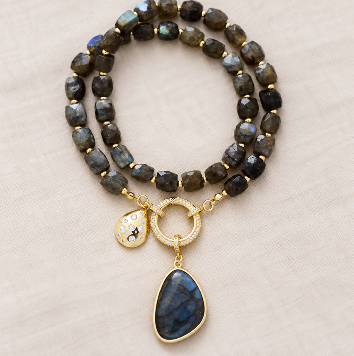Celest Pearl – Edelstein Halskette