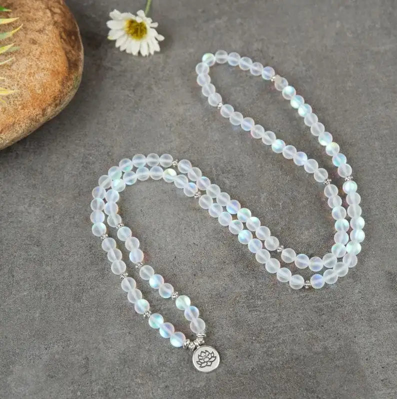 White Aqua Aura Mala – Frieden & Klarheit