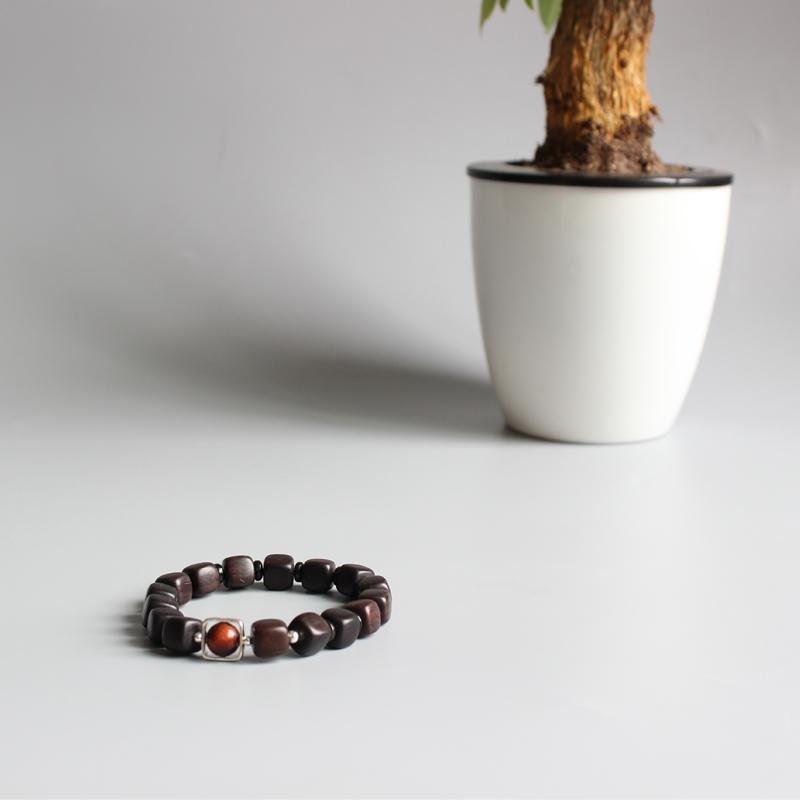 Rotes Tierauge - Armband - LAMIVA.de - Yoga Schmuck - Spiritualität